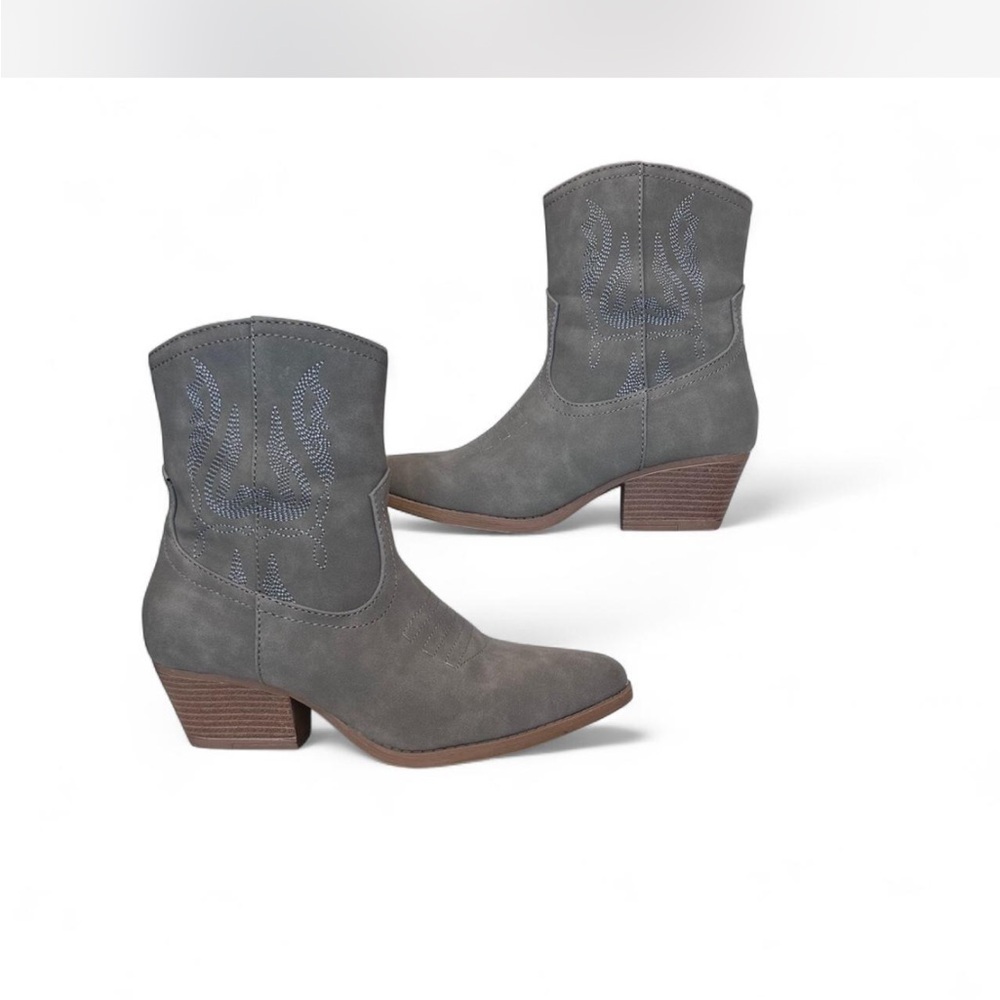 Sonoma Alyssaa Light Gray Ankle Boot with Embroidered Design - Western Flare